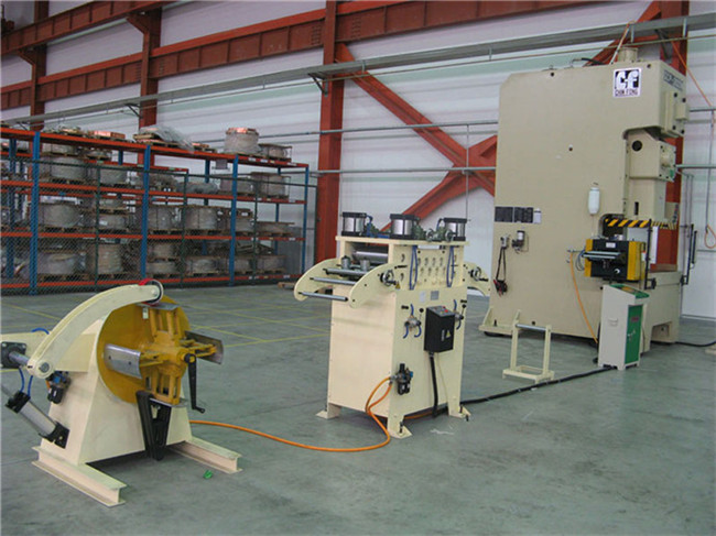 分體款開(kāi)卷機(jī)整平機(jī)NC送料機(jī)配沖床生產(chǎn)線(xiàn)