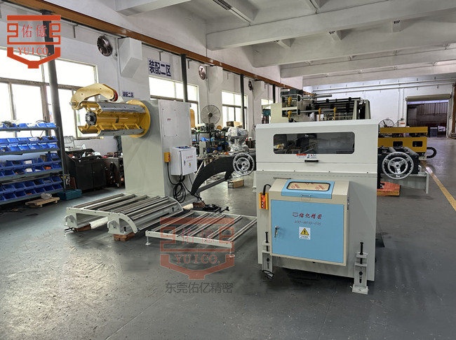 特殊定制汽車門(mén)框鍍鉻條自動(dòng)化沖壓解決方案