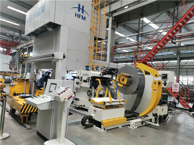 馬達(dá)定轉(zhuǎn)子自動(dòng)化沖壓生產(chǎn)為什么要用薄板卷材三合一送料機(jī)？