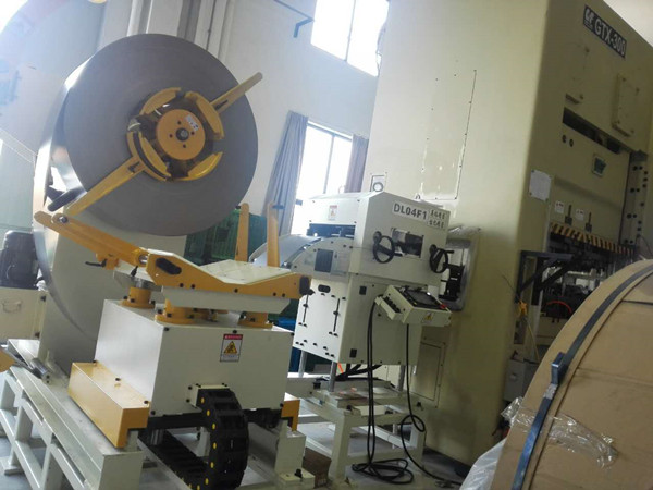 薄板沖床三合一送料機全解析：卷料到?jīng)_壓如何實現(xiàn)‘無人化’生產(chǎn)？