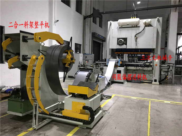 三次元機械手聯(lián)動偏擺送料機實現(xiàn)卷料多工序沖壓