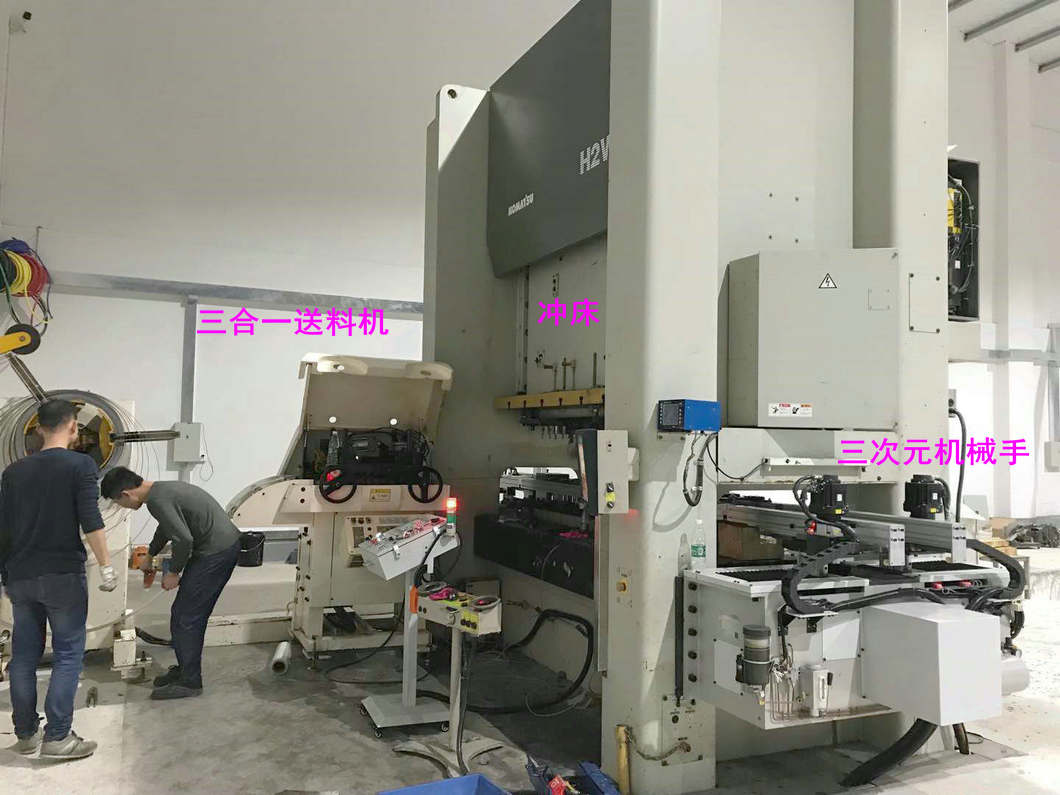 沖床三次元機械手與二次元機械手之間有哪些區(qū)別？